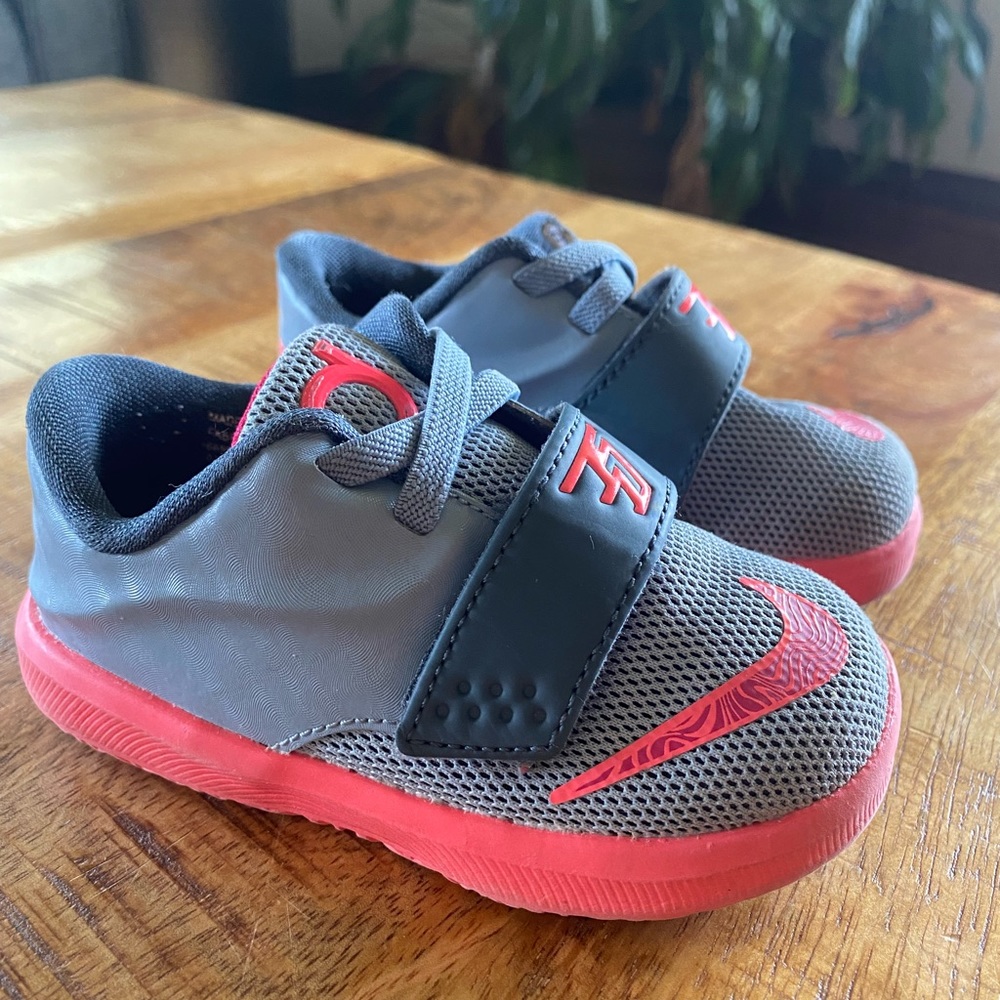 Nike Toddler Size 5
